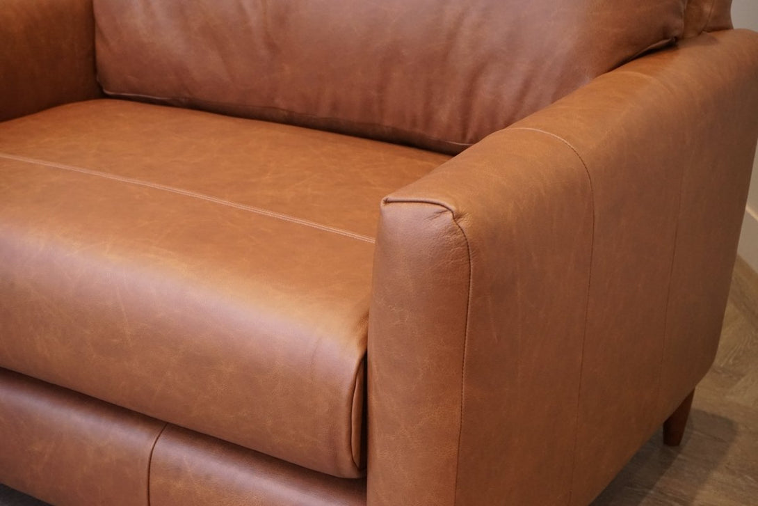 Bailey II Leather Snuggler, Vintage Toffee